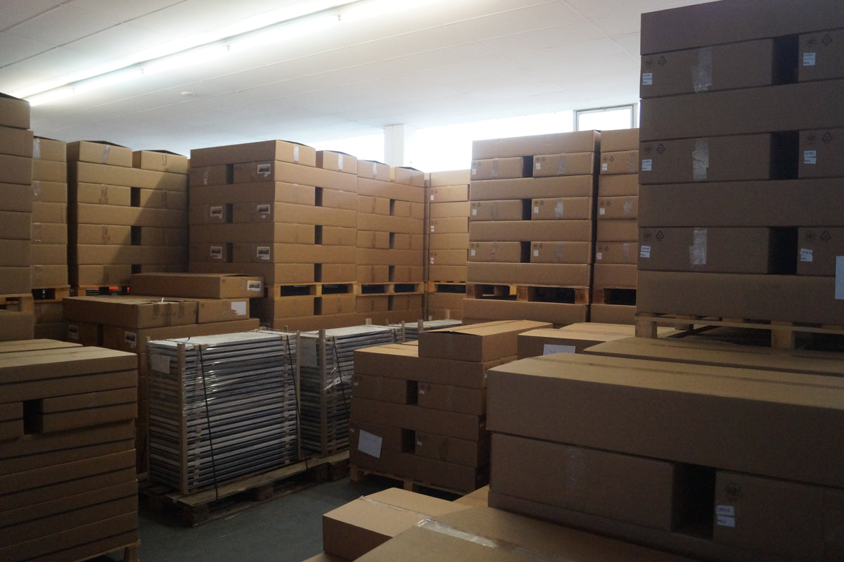 Verpackte Heizpanels im Lager in Straubing